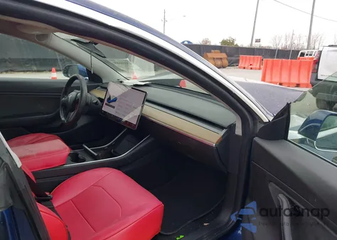 2019 Tesla Model 3 Long Range/Performance z USA, uszkodzony, nr VIN 5YJ3E1EB9KF359446
